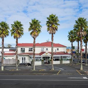 Tuakau Hotel